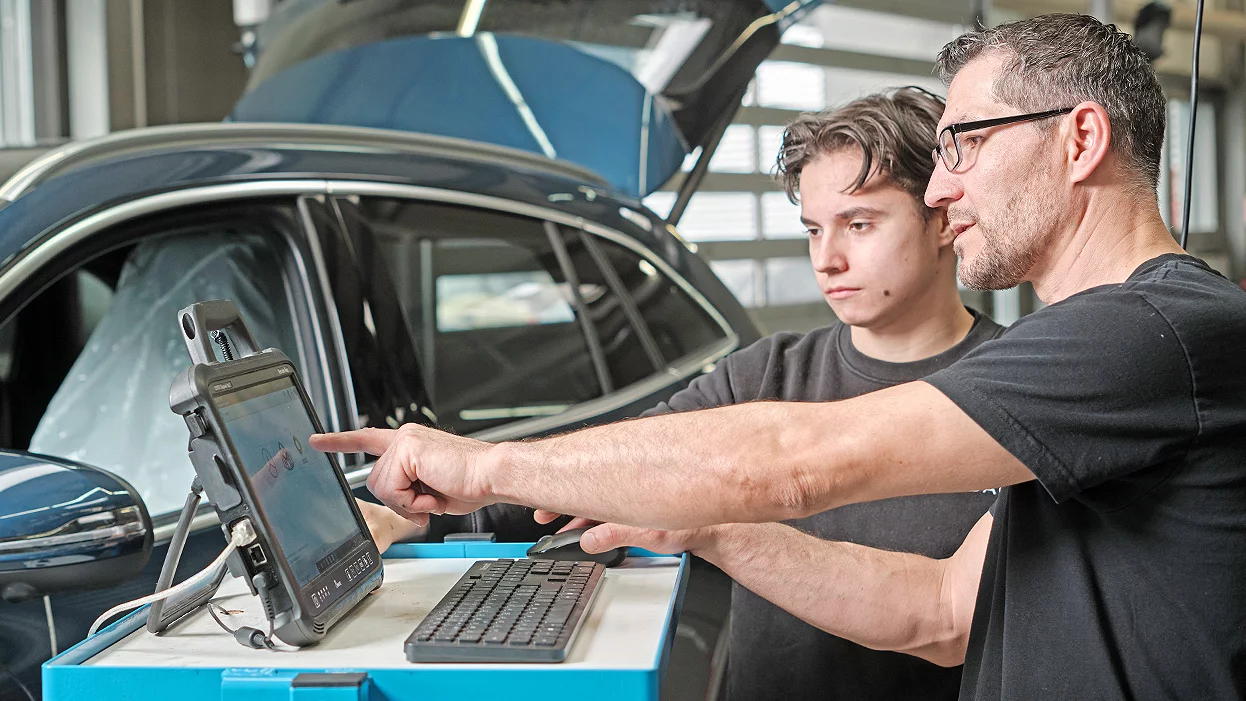 Automobil-Mechatroniker:in EFZ Fachrichtung Personenwagen