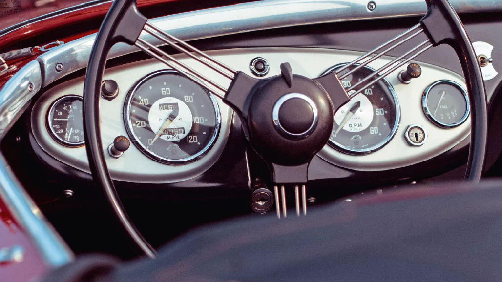 Design int&eacute;rieur d&rsquo;une voiture ancienne.